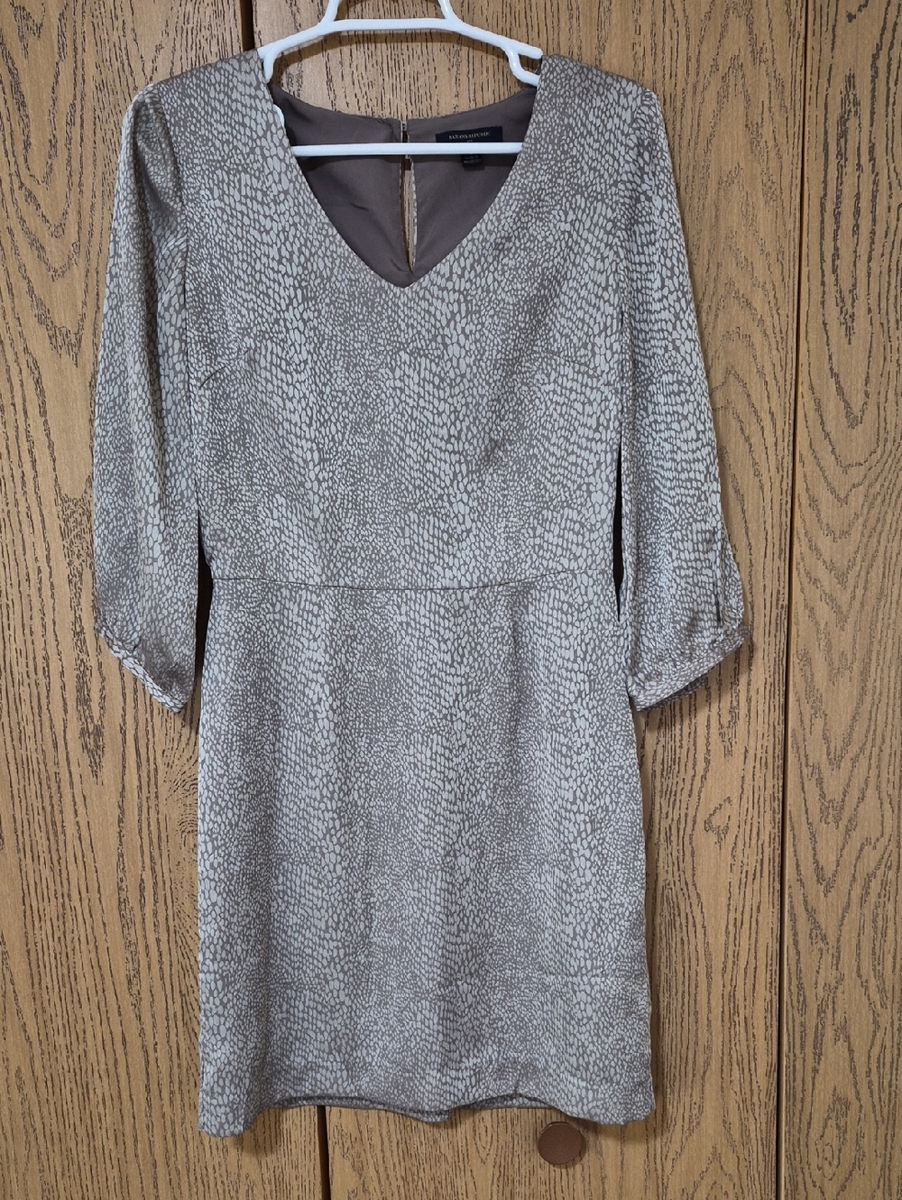 Banana Republic Taupe Print 3/4 Sleeve V-Neck Silk Like Cocktail Work Dress Sz 4